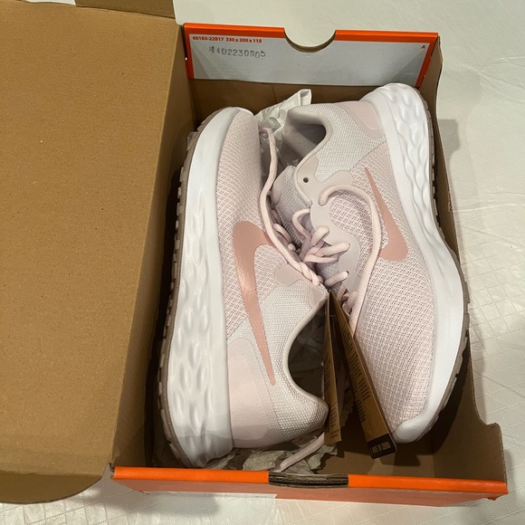 Women’s Nike Revolution 6 NN size 9.5 - Picture 3 of 9